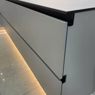 Столешница для кухни в Борисове – искусственный камень с врезной мойкой от Дистар